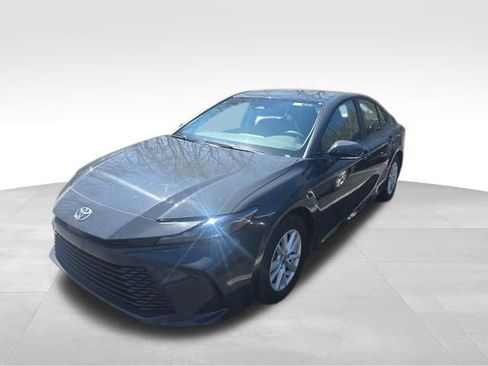 Used 2025 Toyota Camry LE image 10
