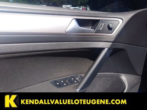 Used 2016 Volkswagen e-Golf SE w/ DC Fast Charging Package FWD image 16