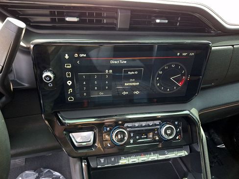 Used 2025 GMC Sierra 2500 AT4 w/ AT4 Premium Plus Package AWD/4WD image 14