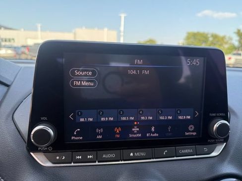 Used 2021 Nissan Sentra SV FWD image 9