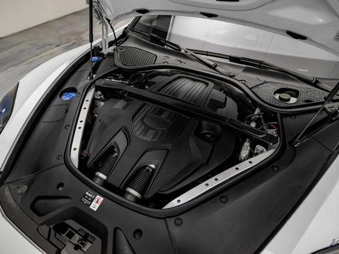 Used 2025 Porsche Panamera w/ Premium Package image 91