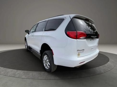 Used 2023 Chrysler Voyager LX FWD image 5