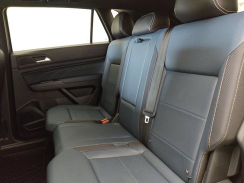 Used 2021 Volkswagen Atlas Cross Sport SEL image 18