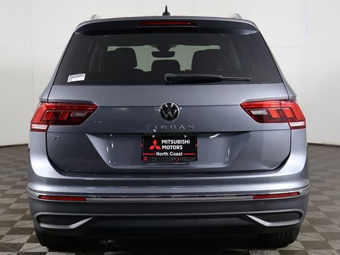 Used 2023 Volkswagen Tiguan SE w/ Panoramic Sunroof Package FWD image 13