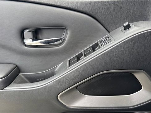 Used 2023 Nissan Frontier SV image 11