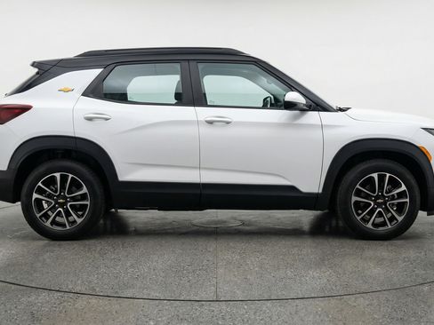 Used 2025 Chevrolet TrailBlazer LT image 11