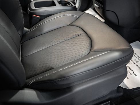 New 2026 Chrysler Pacifica Select image 36