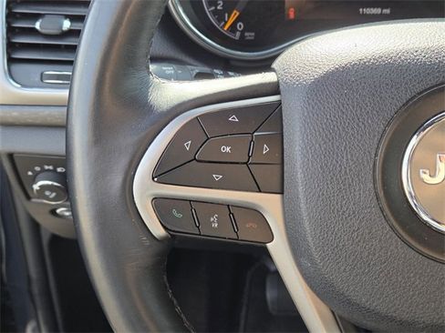 Used 2018 Jeep Grand Cherokee Altitude image 18