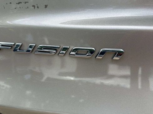 Used 2019 Ford Fusion SE FWD image 19