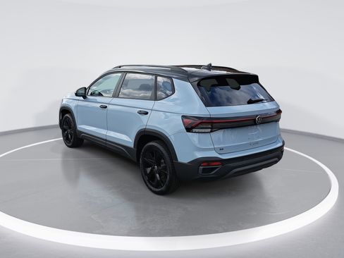 New 2026 Volkswagen Taos SE image 5