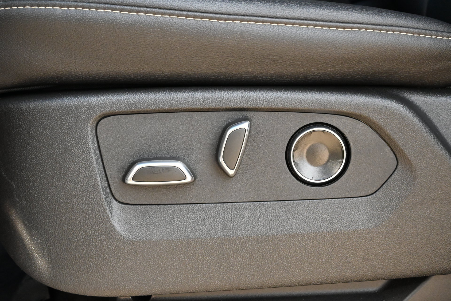 Certified 2026 Cadillac Escalade ESV 2WD image 15