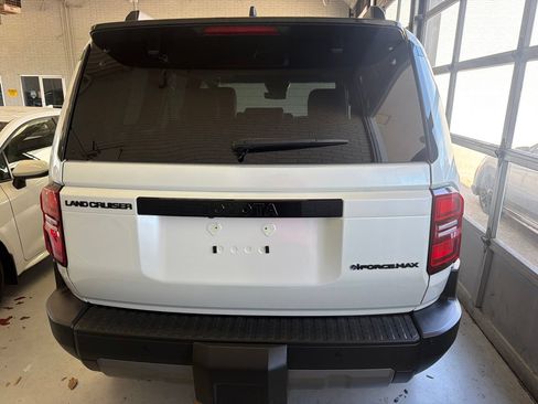 Used 2027 Toyota Land Cruiser w/ Premium Package AWD/4WD image 5