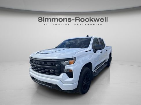 Used 2023 Chevrolet Silverado 1500 Custom image 4