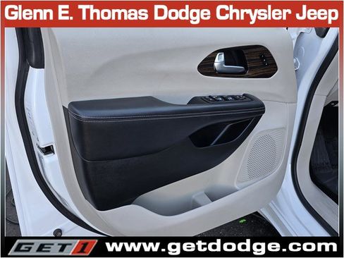 Certified 2024 Chrysler Pacifica Limited image 25