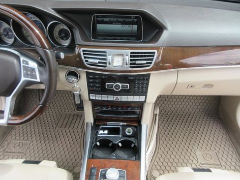 Used 2014 Mercedes-Benz E 550 4MATIC Sedan image 49