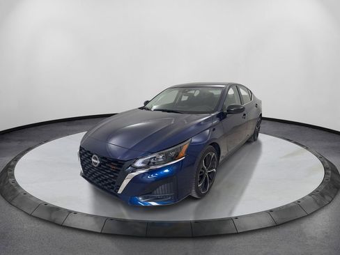 Used 2023 Nissan Altima 2.5 SR FWD image 1