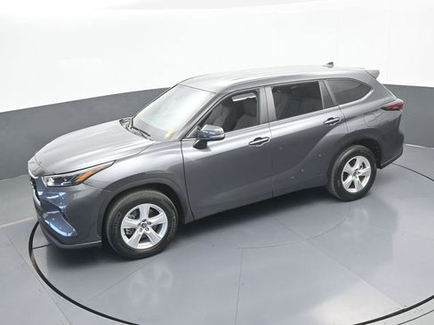 Used 2024 Toyota Highlander LE image 76