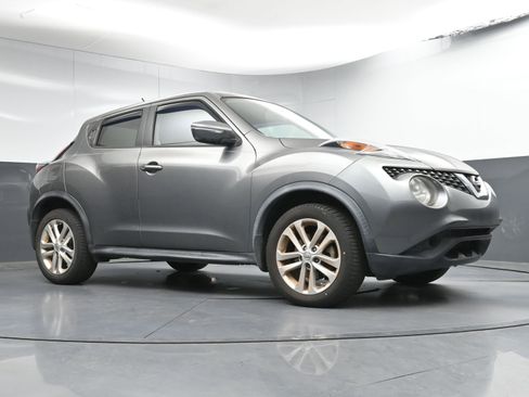 Used 2015 Nissan Juke SV image 24