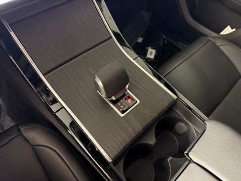 New 2026 Land Rover Range Rover Velar Dynamic SE image 23