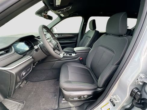 New 2025 Jeep Grand Cherokee L Laredo image 14