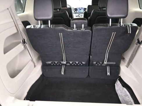 Used 2023 Chrysler Pacifica Touring-L FWD image 25