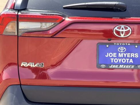 Used 2021 Toyota RAV4 XLE AWD/4WD image 9