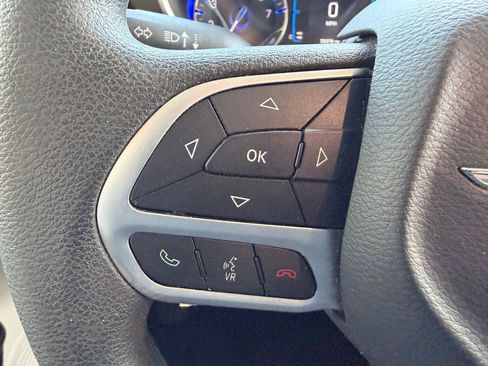 Used 2017 Chrysler Pacifica Touring FWD image 22
