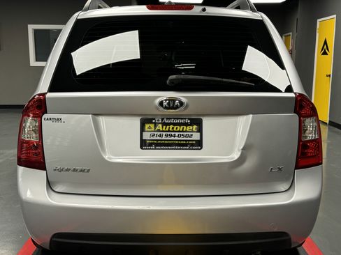 Used 2009 Kia Rondo LX image 5
