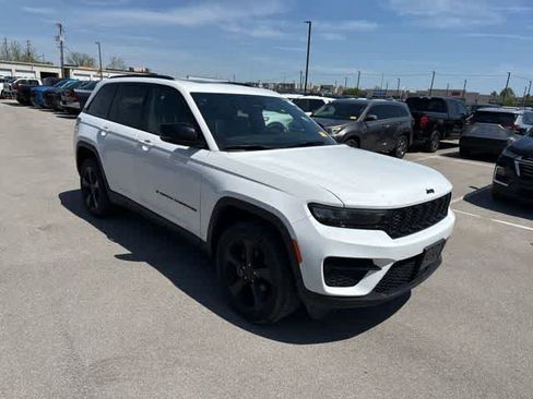 Used 2023 Jeep Grand Cherokee Altitude image 20