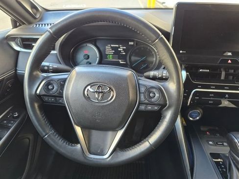 Used 2022 Toyota Venza XLE image 26