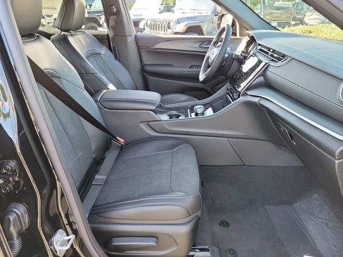 New 2025 Jeep Grand Cherokee L Altitude image 14