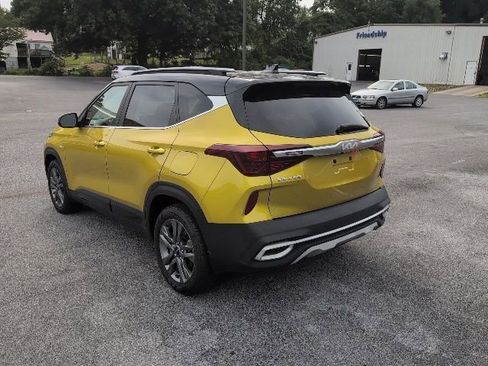 Used 2023 Kia Seltos S w/ Navigation Package AWD/4WD image 6