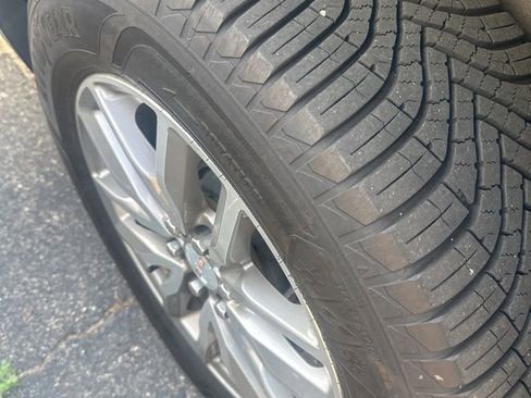 Used 2017 GMC Acadia SLE w/ Driver Alert Package I AWD/4WD image 12