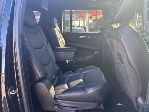 Used 2019 Cadillac Escalade ESV Platinum image 27