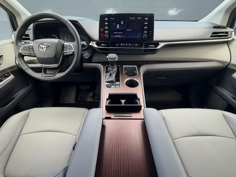 Used 2022 Toyota Sienna XLE FWD image 15