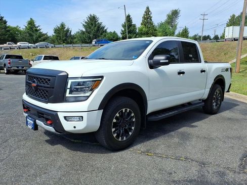 Used 2021 Nissan Titan PRO-4X w/ Pro-4x Convenience Package AWD/4WD image 9