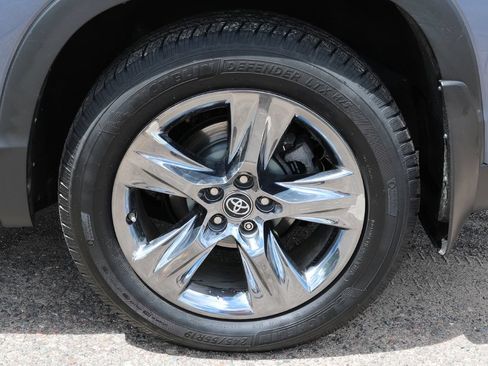 Used 2019 Toyota Highlander Limited Platinum w/ Carpet Mat Package (TMS) AWD/4WD image 24