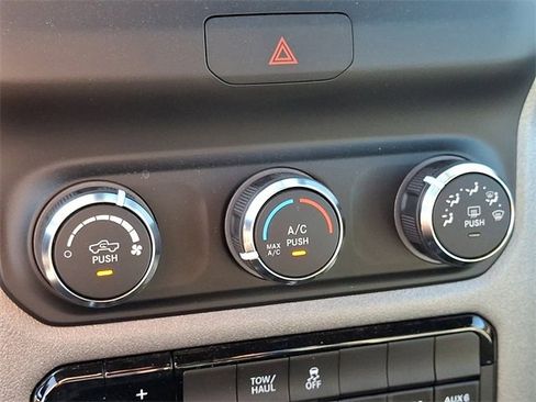 Used 2024 RAM 2500 Tradesman w/ Chrome Appearance Group image 15