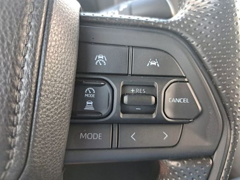 Used 2025 Toyota Tacoma SR5 AWD/4WD image 13