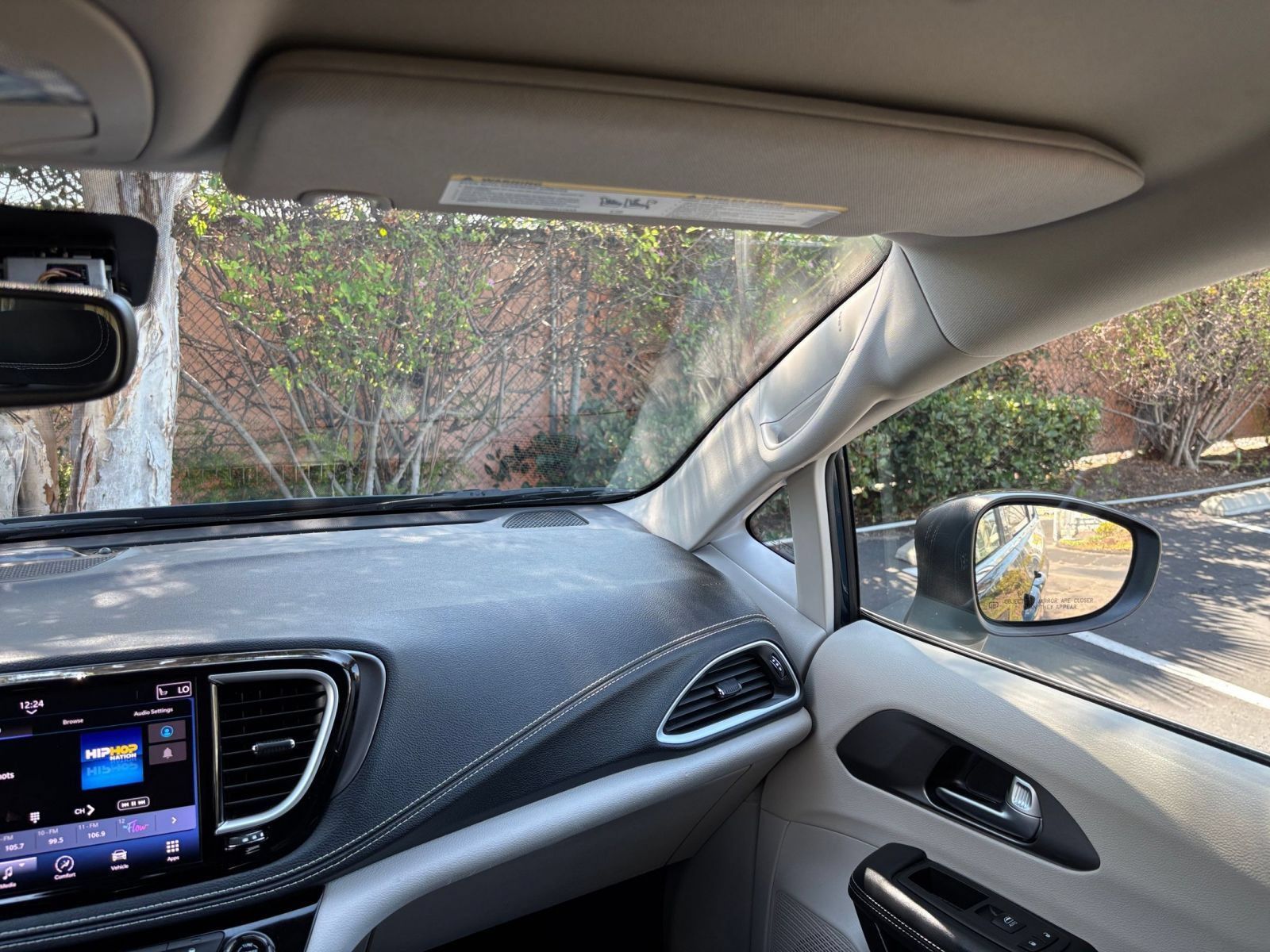 Used 2023 Chrysler Pacifica Touring-L FWD image 37