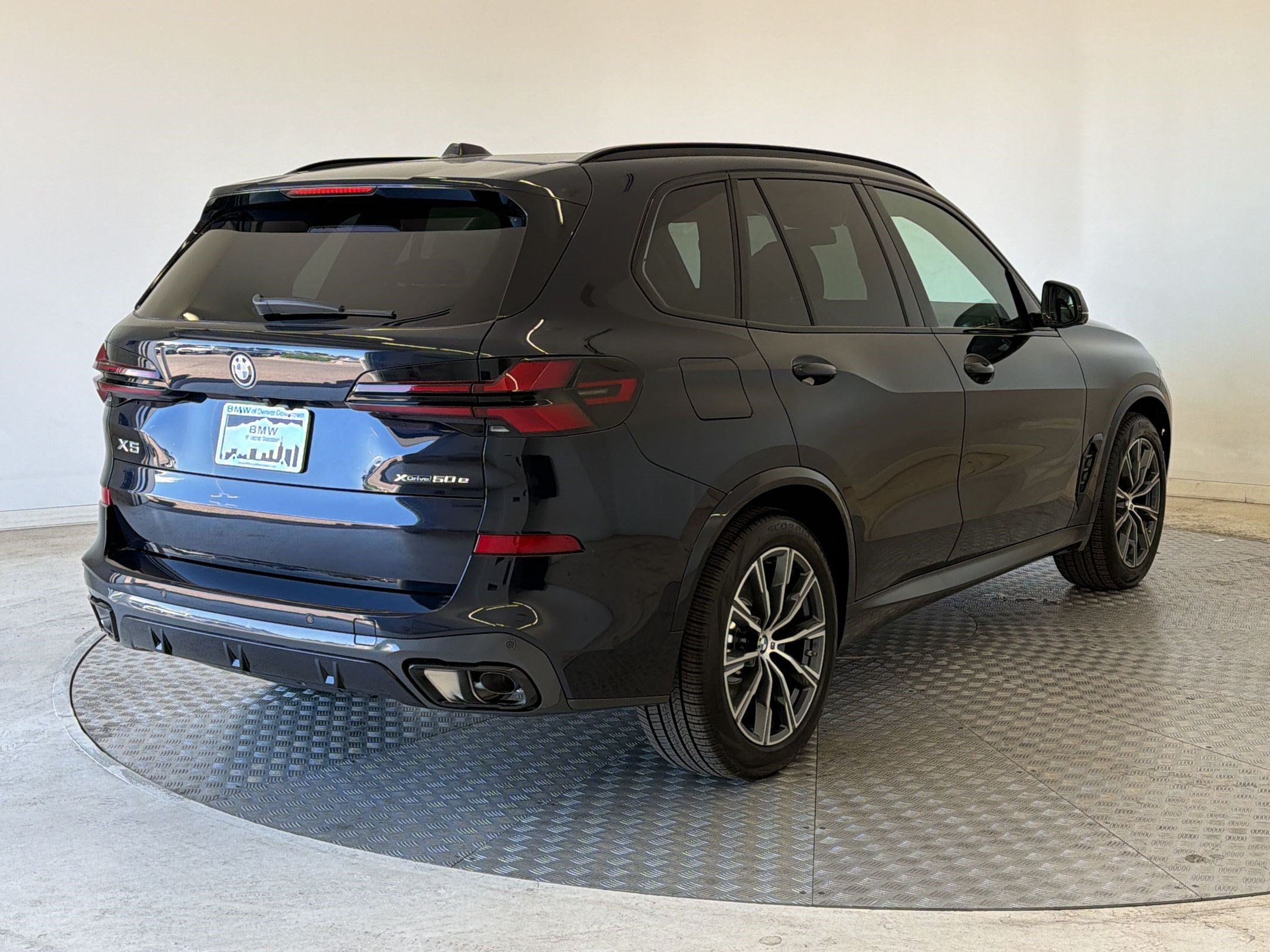New 2026 BMW X5 xDrive50e w/ M Sport Package AWD/4WD image 9
