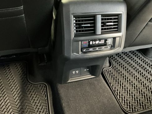 Used 2023 Volkswagen Atlas SEL Premium image 12