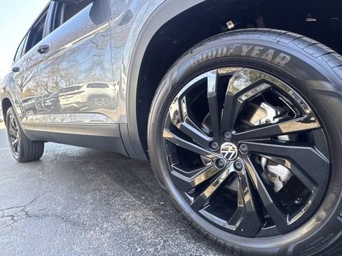 Used 2023 Volkswagen Atlas SE w/ Panoramic Sunroof Package image 8