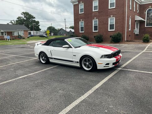 Used 2013 Ford Mustang GT Premium RWD image 3