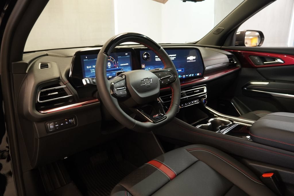 New 2026 Chevrolet Traverse RS w/ LPO, Floor Liner Package AWD/4WD image 6
