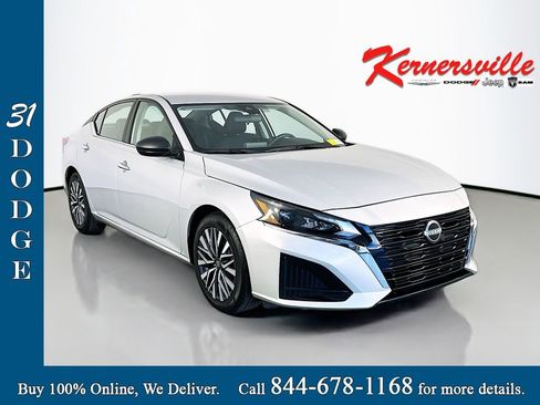 Used 2025 Nissan Altima 2.5 SV FWD image 1