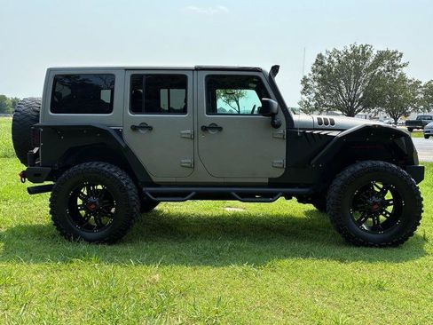 Used 2017 Jeep Wrangler Unlimited Sport w/ Quick Order Package 24S AWD/4WD image 4