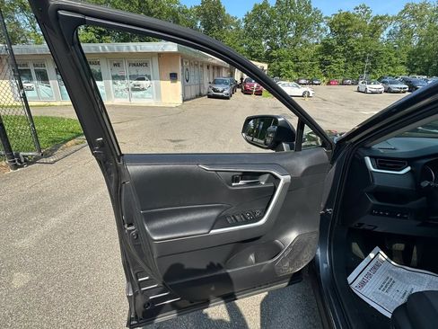 Used 2019 Toyota RAV4 XLE w/ Convenience Package AWD/4WD image 25