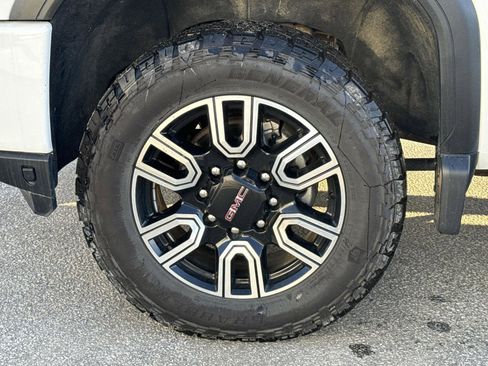 Used 2022 GMC Sierra 2500 AT4 w/ AT4 Preferred Package image 7