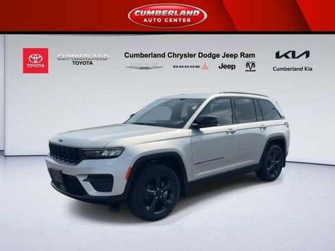 Used 2023 Jeep Grand Cherokee Altitude image 4